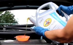 Read more about the article How much oil should a car burn between oil changes