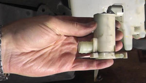 How Does the Windshield Washer Pump Work?