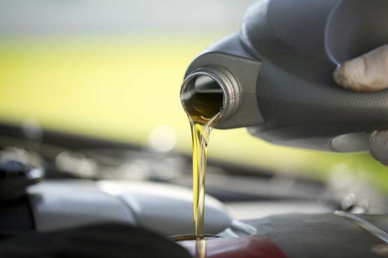Why is Pressure Coming Out Of the Oil Filler Cap? 5 Reasons